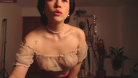 Snapshot of elly_uwuw chatting on October 23, 11:22 pm Emy Castro online show from October 23, 11:22 pm