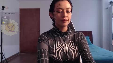 Snapshot of elly_uwuw chatting on October 17, 6:22 pm Emy Castro online show from October 17, 6:22 pm