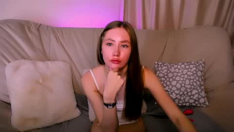  Elly  online show from April 11, 7:45 am