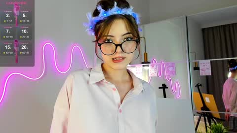 Elly online show from December 3, 1:43 pm