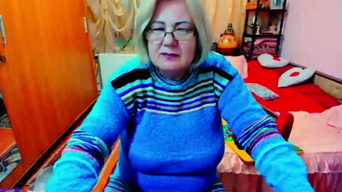 Snapshot of ellyhot53 chatting on January 24, 2:39 am ellyhot53 online show from January 24, 2:39 am