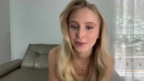 ellykeyofficial online show from June 8, 7:36 pm