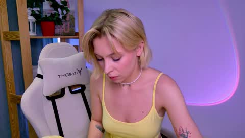 Elly online show from December 4, 11:45 am