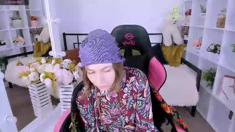 Snapshot of elma_lily chatting on October 15, 5:32 am elma_lily online show from October 15, 5:32 am