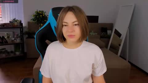 Snapshot of elma_lily chatting on October 27, 6:31 am elma_lily online show from October 27, 6:31 am