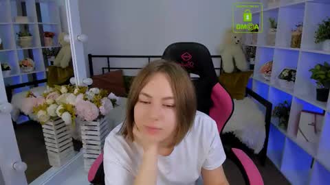 Snapshot of elma_lily chatting on October 17, 5:43 am elma_lily online show from October 17, 5:43 am