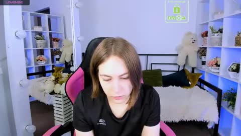 Snapshot of elma_lily chatting on October 21, 5:44 am elma_lily online show from October 21, 5:44 am