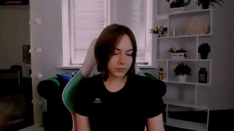 Snapshot of elma_lily chatting on October 22, 6:51 am elma_lily online show from October 22, 6:51 am