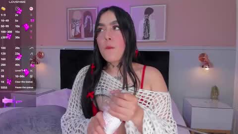 Elodie  online show from November 30, 2:10 pm