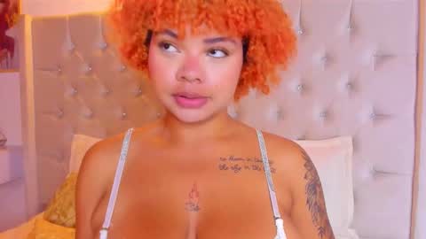 Snapshot of eloisa_cleavage_ chatting on October 14, 10:07 am Maya online show from October 14, 10:07 am