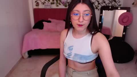Snapshot of eloisdeangelis chatting on September 9, 1:33 pm ela online show from September 9, 1:33 pm