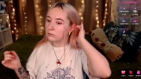 Snapshot of elovinora chatting on January 3, 8:01 pm Ela give me a thumbs up if you like it and this is important for the development of the account online show from January 3, 8:01 pm