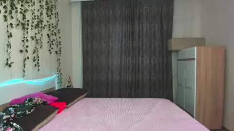 Elsa  online show from December 21, 3:36 am