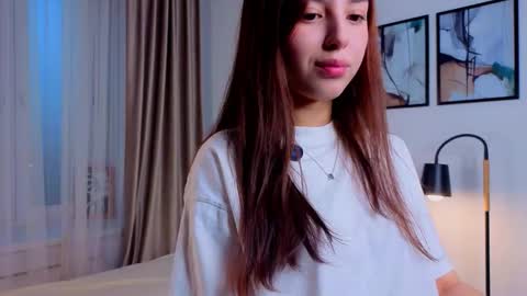 Mia  online show from September 27, 11:39 am