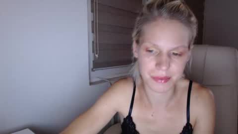 Snapshot of elssa_rush chatting on September 19, 10:42 pm elssa_rush online show from September 19, 10:42 pm