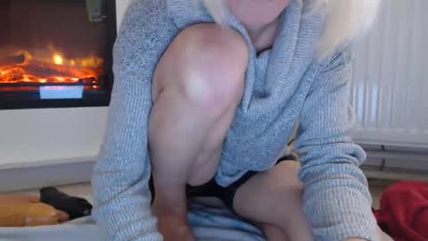 Snapshot of elssa_rush chatting on October 14, 11:46 am elssa_rush online show from October 14, 11:46 am