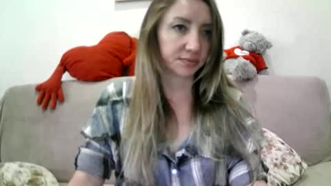 Snapshot of elvaarno chatting on September 19, 5:39 am ElvaArno online show from September 19, 5:39 am