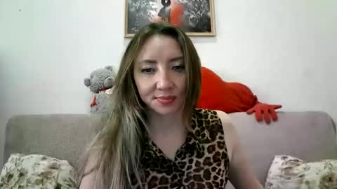 Snapshot of elvinasweet chatting on October 1, 6:40 am ElvinaSweet online show from October 1, 6:40 am