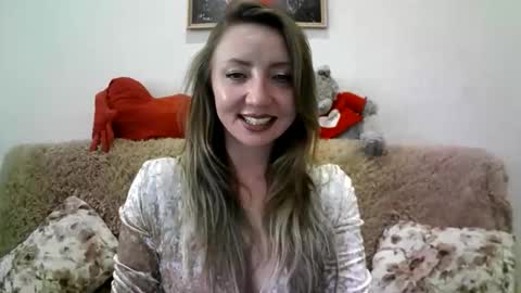 Snapshot of elvinasweet chatting on October 3, 7:02 am ElvinaSweet online show from October 3, 7:02 am