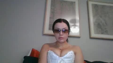 Snapshot of elyzajaymes chatting on September 18, 2:43 am elyzajaymes online show from September 18, 2:43 am