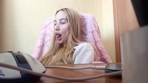 Elza Kom online show from October 18, 7:11 am