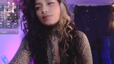 Snapshot of ema_ploxx chatting on October 22, 4:50 am ema_ploxx online show from October 22, 4:50 am