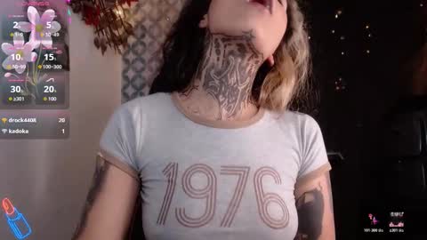 Snapshot of ema_ploxx chatting on October 30, 5:43 am ema_ploxx online show from October 30, 5:43 am