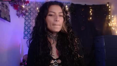 Snapshot of ema_ploxx chatting on October 16, 6:05 am ema_ploxx online show from October 16, 6:05 am