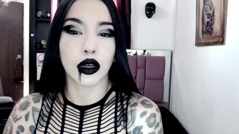 Snapshot of emearld_black chatting on February 22, 12:51 pm Emerald Black online show from February 22, 12:51 pm
