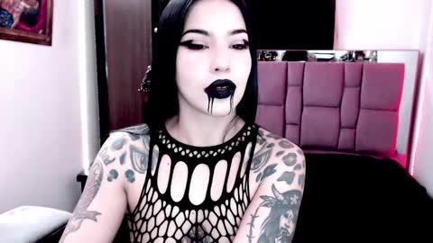 Snapshot of emearld_black chatting on January 20, 9:03 am Emerald Black online show from January 20, 9:03 am