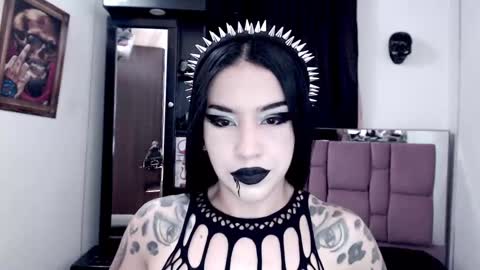 Snapshot of emearld_black chatting on January 27, 10:38 am Emerald Black online show from January 27, 10:38 am