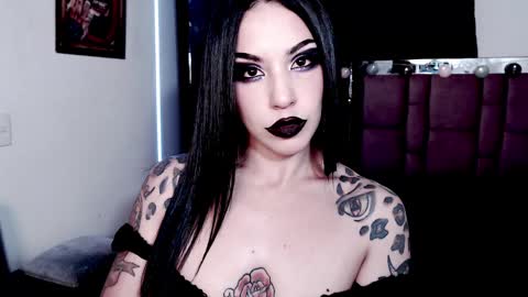 Snapshot of emearld_black chatting on January 28, 11:17 am Emerald Black online show from January 28, 11:17 am