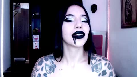 Snapshot of emearld_black chatting on December 14, 9:51 am Emerald Black online show from December 14, 9:51 am
