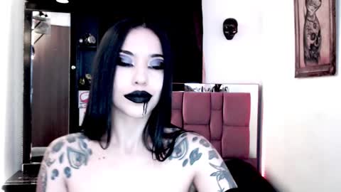 Snapshot of emearld_black chatting on December 9, 7:06 am Emerald Black online show from December 9, 7:06 am