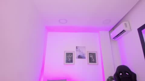 emelie_89 online show from December 17, 11:49 am