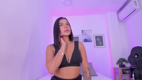 emelie_89 online show from January 28, 11:49 am