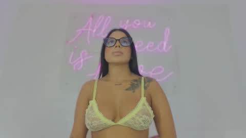 emelie_89 online show from November 3, 2:43 pm