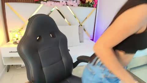 Emily  online show from July 31, 8:48 am