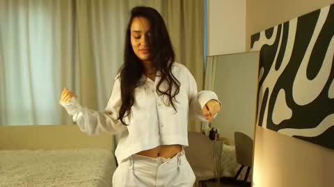 Snapshot of emelinekohles chatting on November 1, 8:29 am Adel online show from November 1, 8:29 am