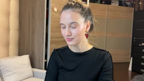 emi__ly online show from December 2, 6:59 am