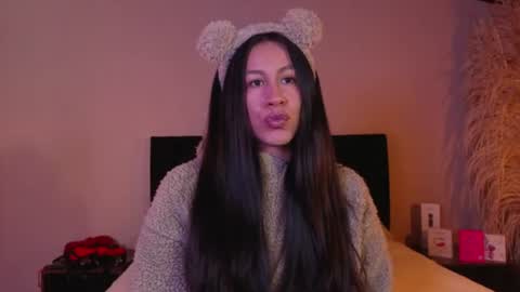 Emilia Gomez online show from June 29, 2:51 am
