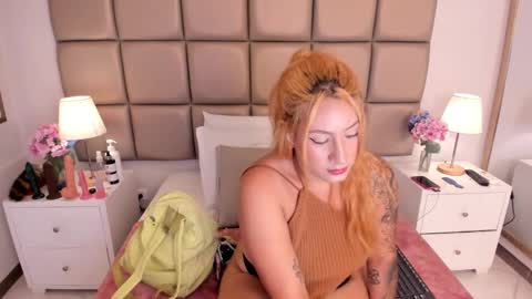 Snapshot of emiily_roberts1 chatting on January 16, 6:59 pm EMILY ROBERTS online show from January 16, 6:59 pm