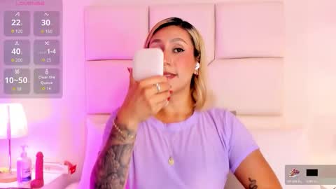 EMILY ROBERTS online show from January 6, 7:39 pm