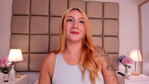 Snapshot of emiily_roberts1 chatting on February 2, 2:38 am EMILY ROBERTS online show from February 2, 2:38 am