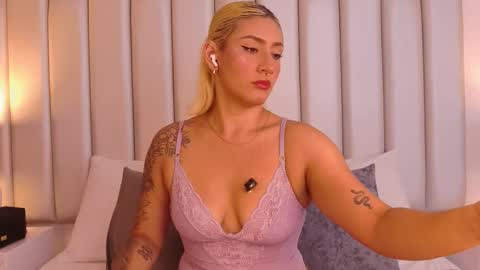 EMILY ROBERTS online show from November 27, 3:09 am