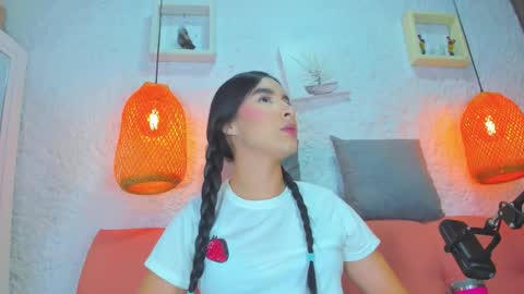 Snapshot of emiily_s chatting on October 24, 12:12 pm Emily online show from October 24, 12:12 pm