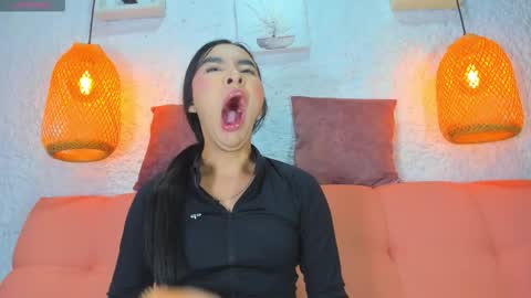 Snapshot of emiily_s chatting on October 14, 12:08 pm Emily online show from October 14, 12:08 pm