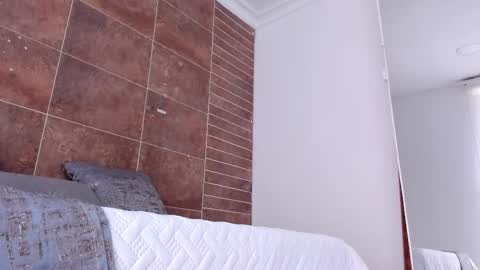 Snapshot of emiily_smile chatting on October 11, 4:42 pm Emily online show from October 11, 4:42 pm