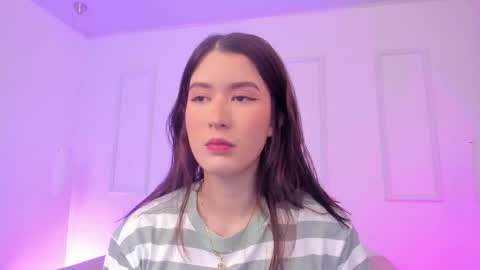 Snapshot of emiilycutex_ chatting on March 11, 12:28 pm online show from March 11, 12:28 pm