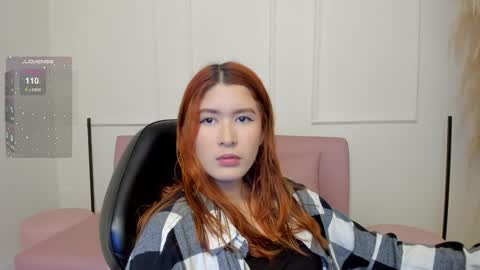 Snapshot of emiilycutex_ chatting on January 31, 12:07 pm online show from January 31, 12:07 pm